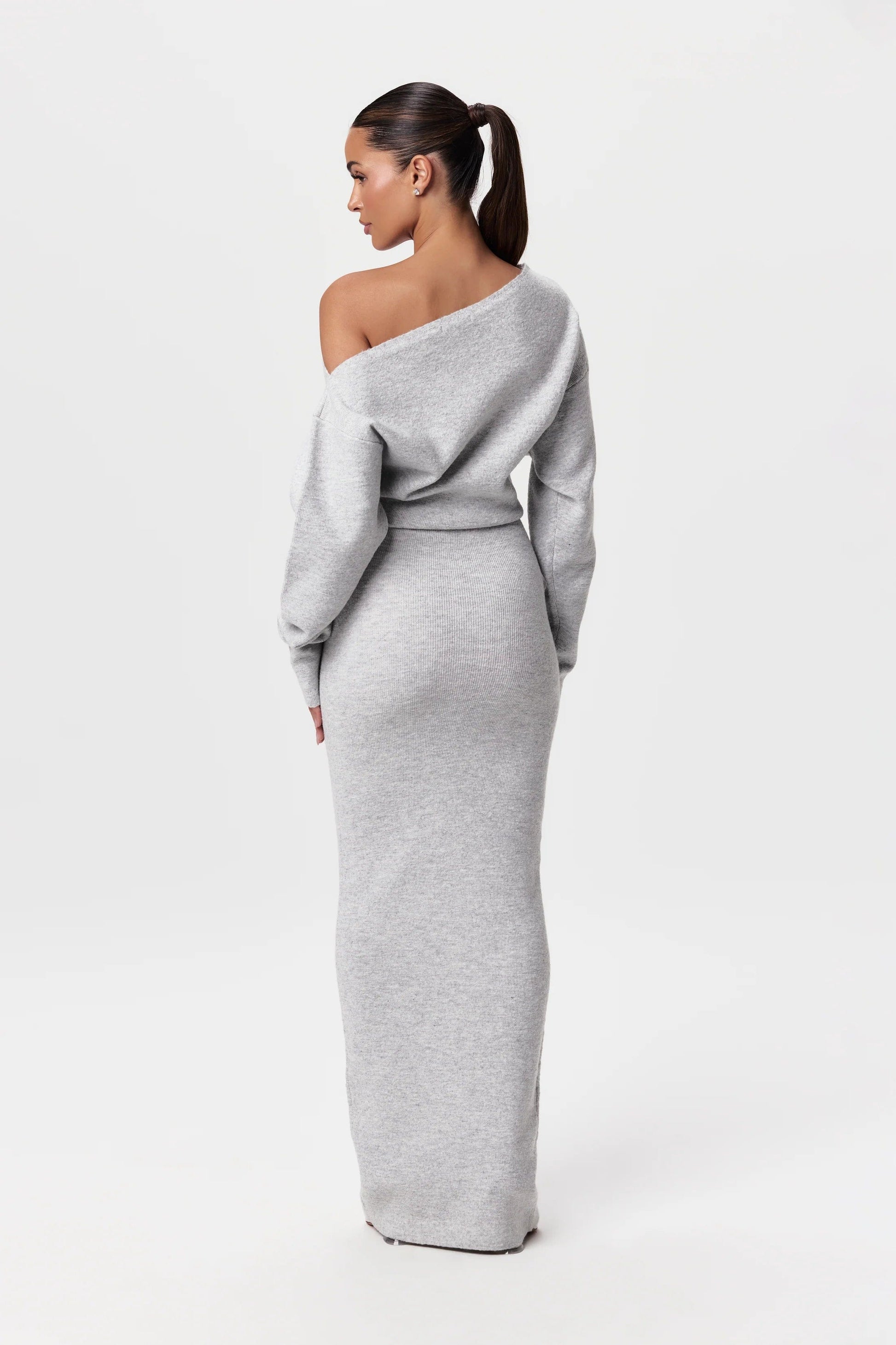 Off-Shoulder Maxi Jurk met Lange Mouwen – Zwart, Grijs & Wit | Maison Liore