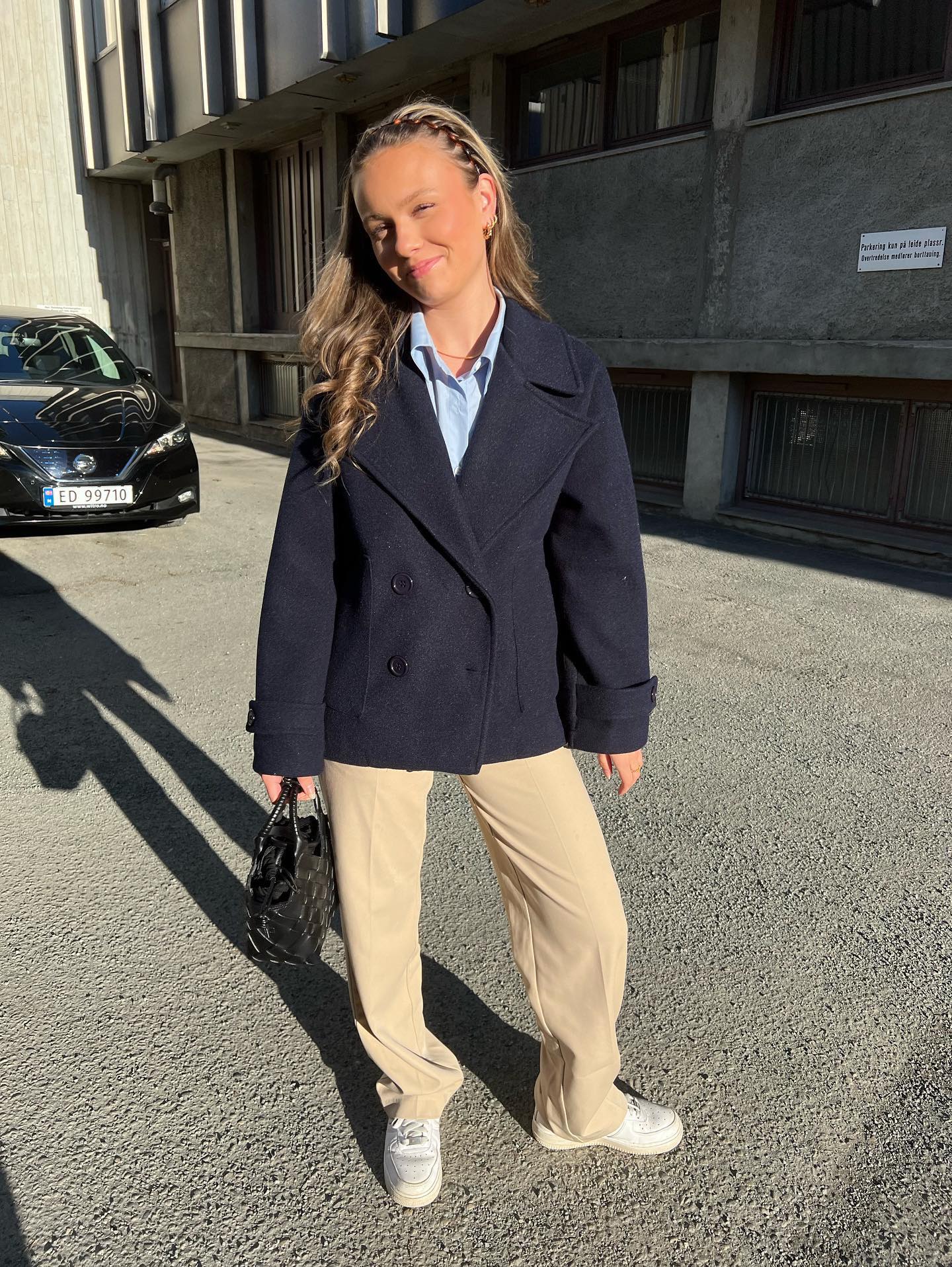 Donkerblauwe korte damesjas met reverskraag – Maison Liore