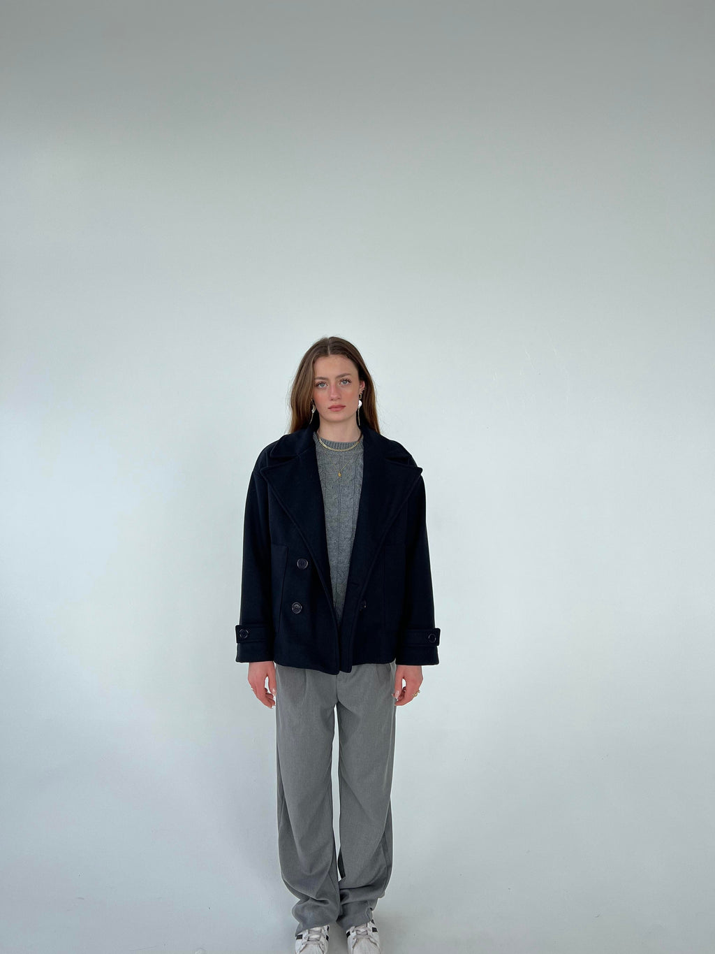 Donkerblauwe korte damesjas met reverskraag – Maison Liore